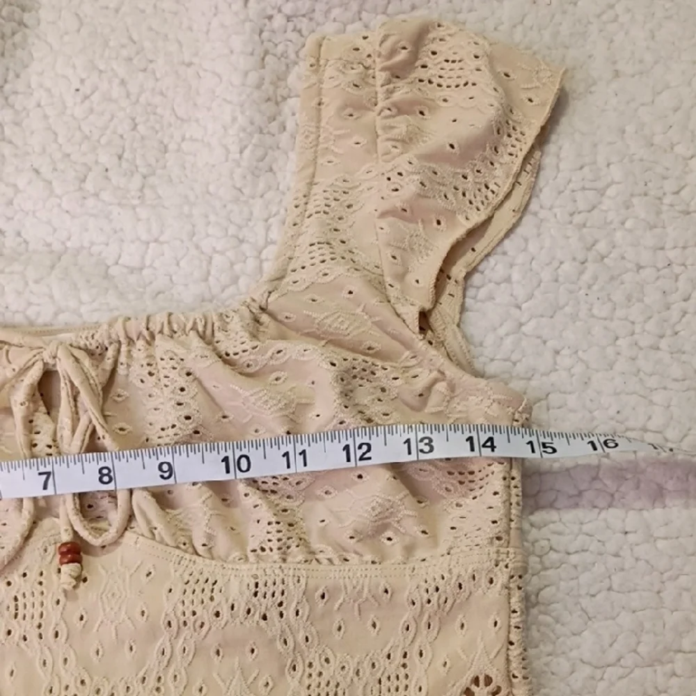 URBAN Romantics‎ Cream Lace Crop Top